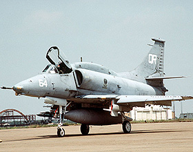 Douglas A 4 Skyhawk Економічні новини