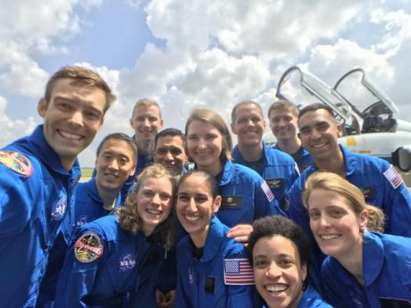 2017 astro class selfie e1496912217494 Економічні новини