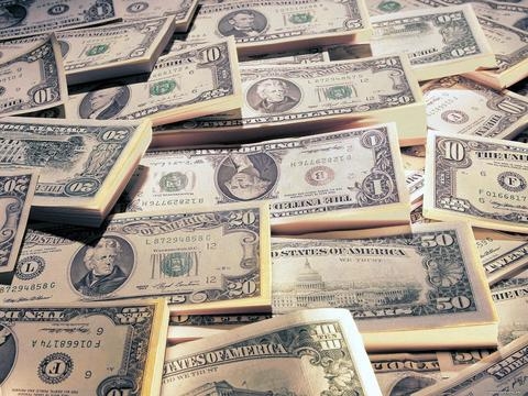 000000105 480 amerikanskiy dollar Економічні новини