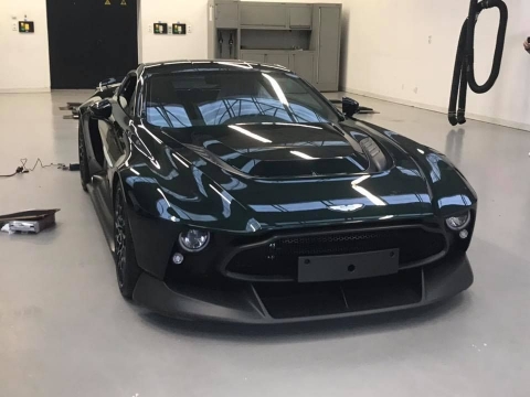 samyj ekskljuzivnyj superkar aston martin zasvetilsja na zhivyh foto e1610223898413 Економічні новини