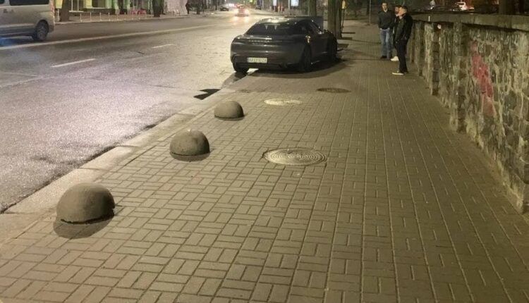 У Києві в ДТП потрапив новітній електроспорткар Porsche за 4,6 мільйона (ФОТО)