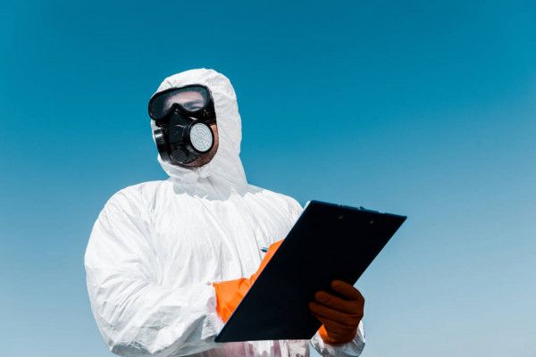 depositphotos 305957044 stock photo man in protective mask and Економічні новини - головні новини України та світу