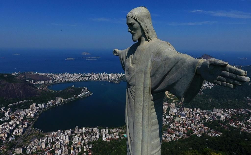 the christ the redeemer statue is one of Економічні новини