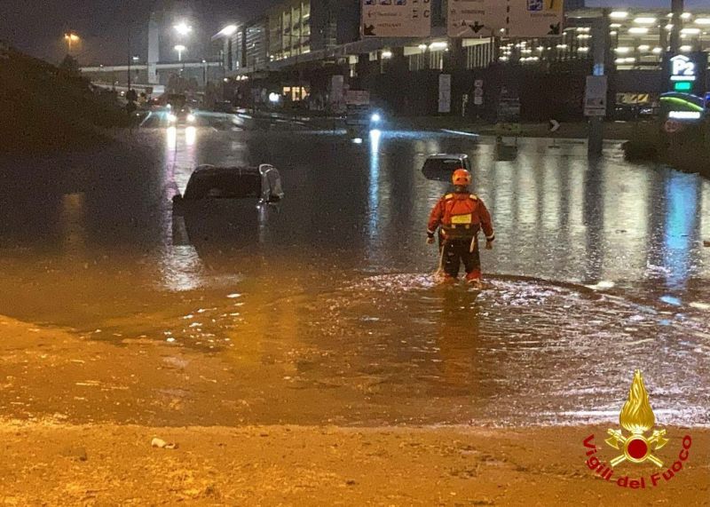 milan malpensa airport under water in flash floods Економічні новини