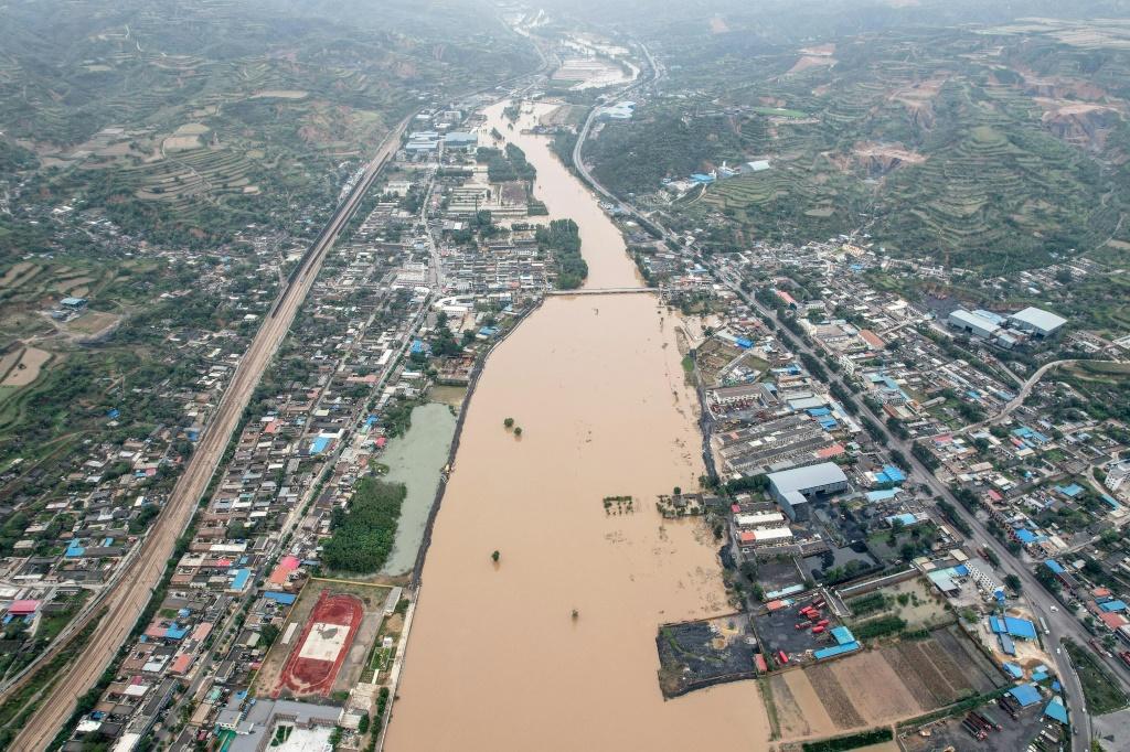 there has been unseasonably heavy rain and flooding Економічні новини