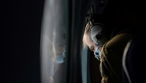 french crew sit next to the planes windows Економічні новини