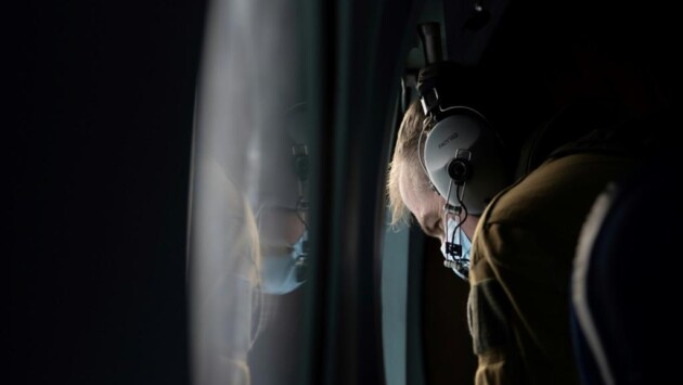 french crew sit next to the planes windows Економічні новини