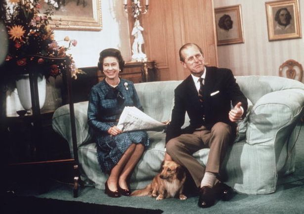 0 queen elizabeth ll and prince phillip relax at balmoral Економічні новини