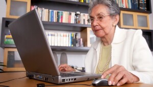 1427269292 bigstock eldery woman on a laptop 3193474 Економічні новини - головні новини України та світу