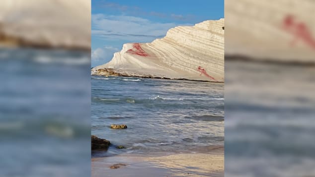 В Италии вандалы нанесли ущерб знаменитому белоснежному утесу Scala dei Turchi (ФОТО)