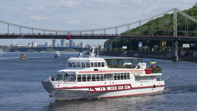 depositphotos 111221182 stock photo boats on the dnepr river Економічні новини