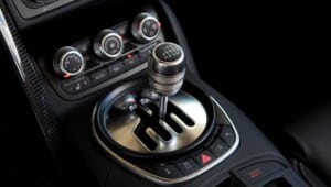 1479821567 2011 audi r8 42 spyder shifter photo 416617 s 1280x782 1 Економічні новини - головні новини України та світу