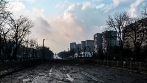 mariupol downtown street destroyed by the russian siege Економічні новини - головні новини України та світу