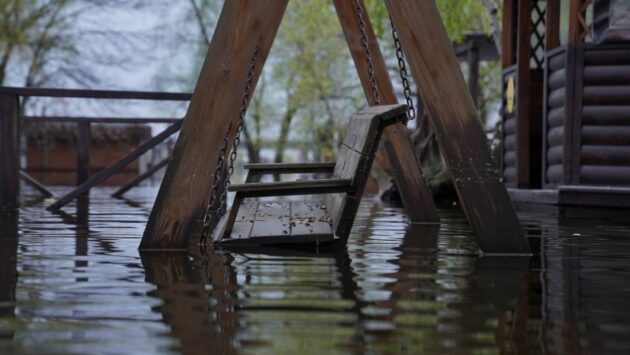 вода