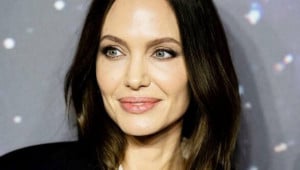 angelina jolie strutted through Економічні новини - головні новини України та світу