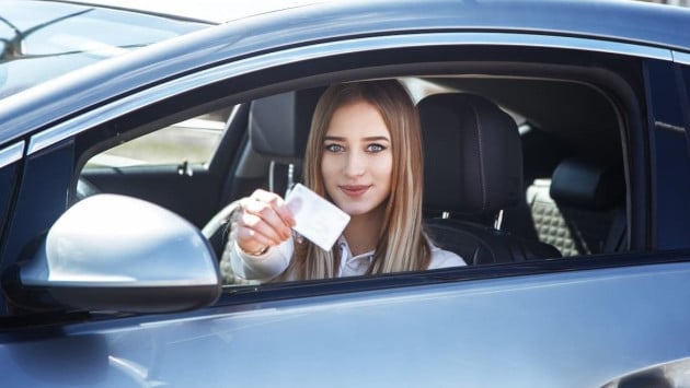 joyful girl driving a training c Економічні новини - головні новини України та світу