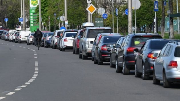 cherga benzin avto kiyiv gettyi Економічні новини - головні новини України та світу