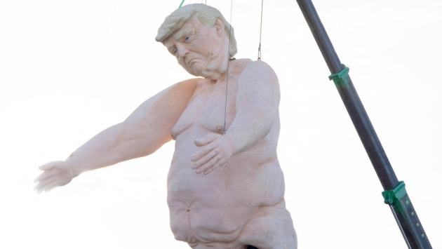 skynews statue effigy donald tru Економічні новини - головні новини України та світу