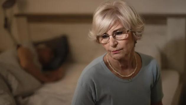 thoughtful mature woman sitting Економічні новини - головні новини України та світу