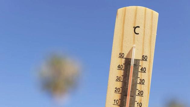 close up thermometer showing hig Економічні новини - головні новини України та світу