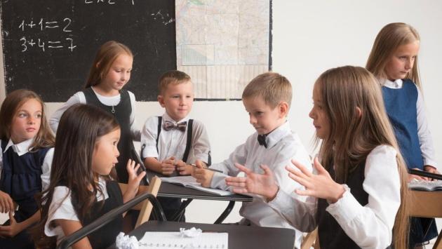 school children in classroom at Економічні новини - головні новини України та світу