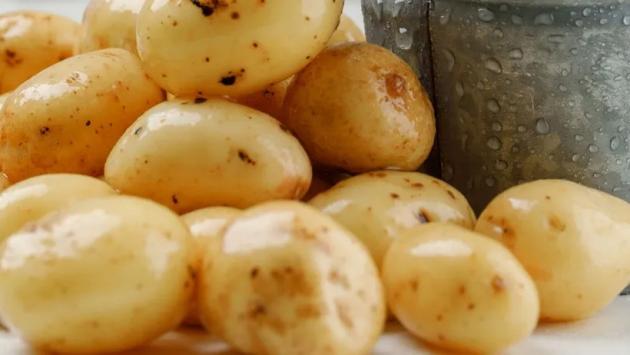 kartoski v mini vedre na beloi i Економічні новини - головні новини України та світу