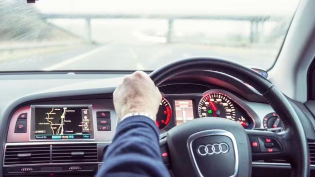 cars and lorries on the m6 motor Економічні новини - головні новини України та світу