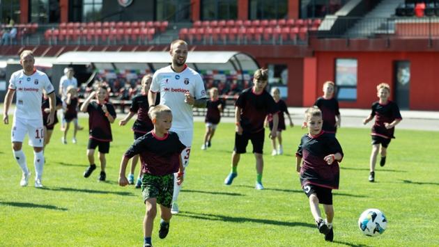 den iz komandoju koroliv Економічні новини