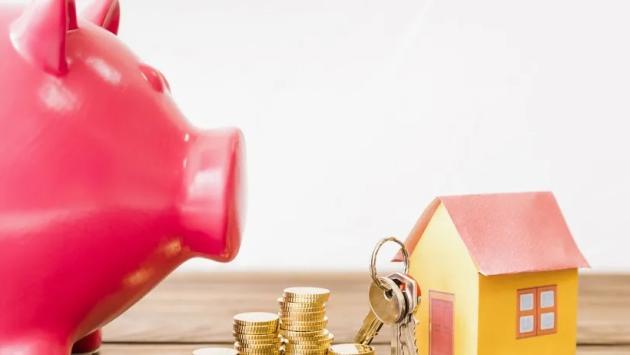 house with key stacked coins bes Економічні новини - головні новини України та світу