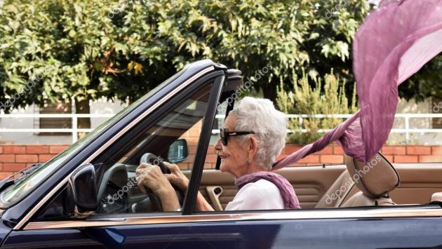 depositphotos 167039362 stock photo old woman driving a convertible Економічні новини - головні новини України та світу