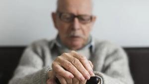 front view old man nursing home Економічні новини - головні новини України та світу