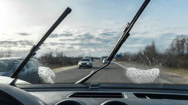car wipers clean windshields when driving sunny weather Економічні новини - головні новини України та світу