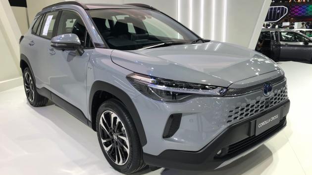 new toyota corolla cross hybrid facelift front three quarter right side live image Економічні новини - головні новини України та світу