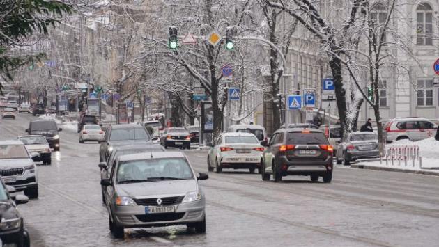 kiyiv snig zima doroga avto foto igor kuznetsov rbk ukrayina c204f8857390834dfa81ce3cc3429cfa 650x410 Економічні новини - головні новини України та світу