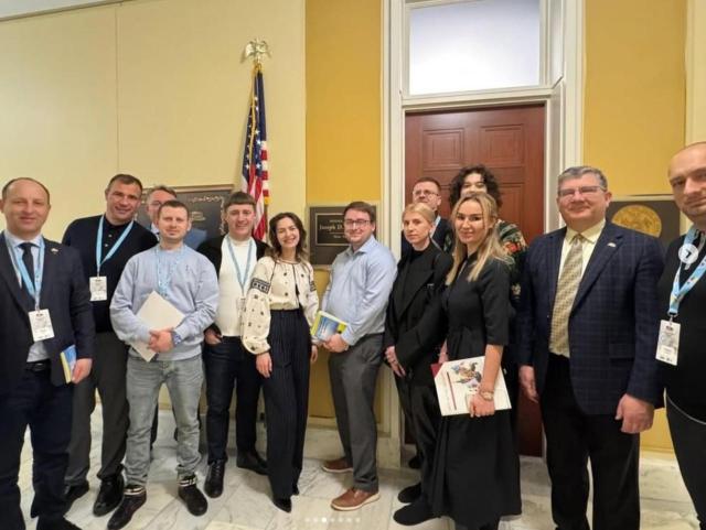 круглий стіл